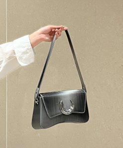 M80952 M44480 handbag 18.5 x 13 x 8cm