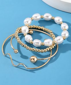 Classic Golden Bracelet With Diamond CCSL-9110032