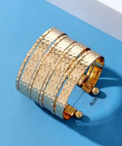 Classic Pearls Bracelet With Heart Pendants CCSL-9110034
