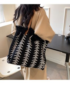 476433 Classic Top quality 16.5X10.2x5.1cm Blue Real Leather Alphabets Handbag with Chains BB-921704